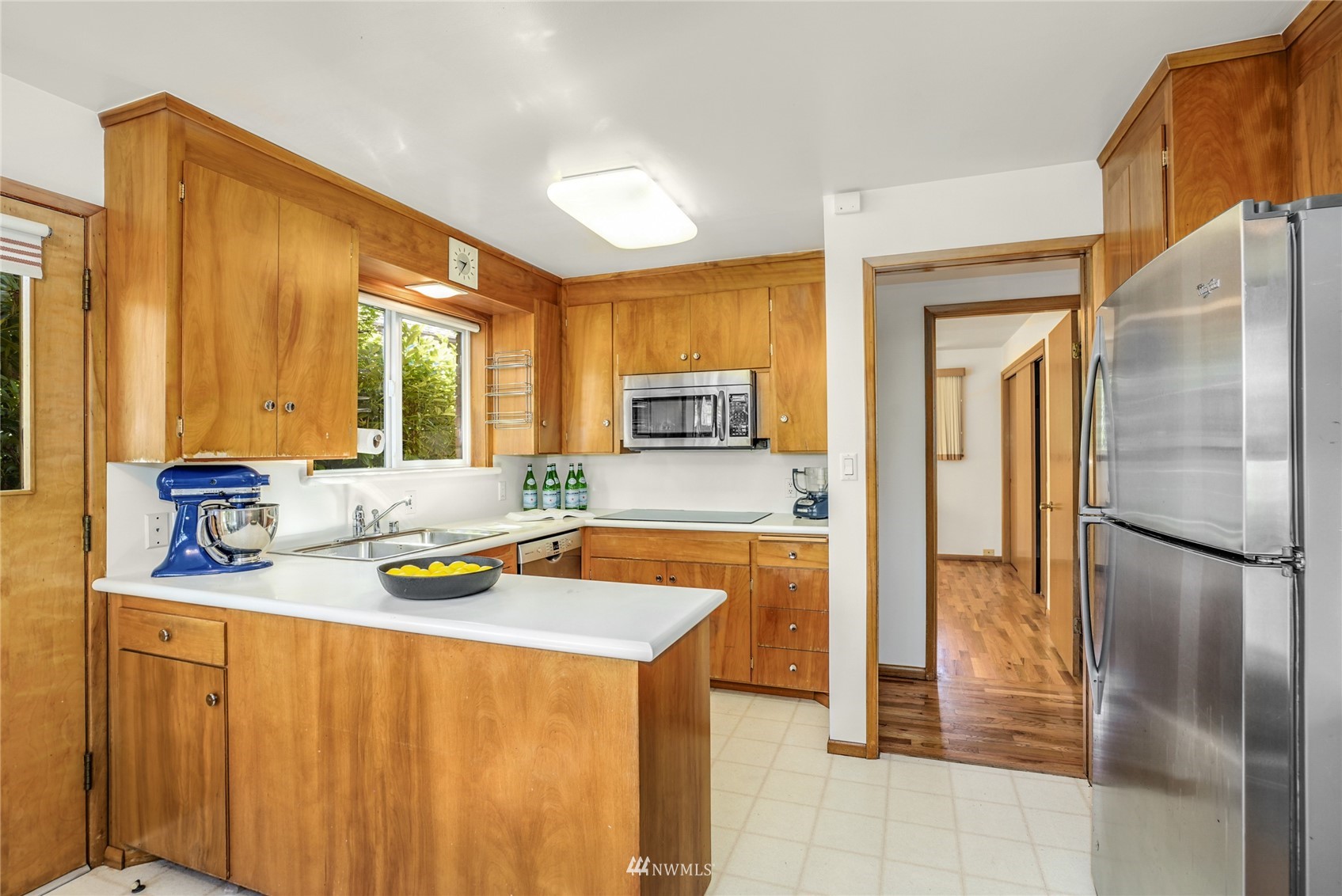 4101 Southwest Barton Street Seattle, WA 98136 - Photo 7 of 36 Gallery Image 7