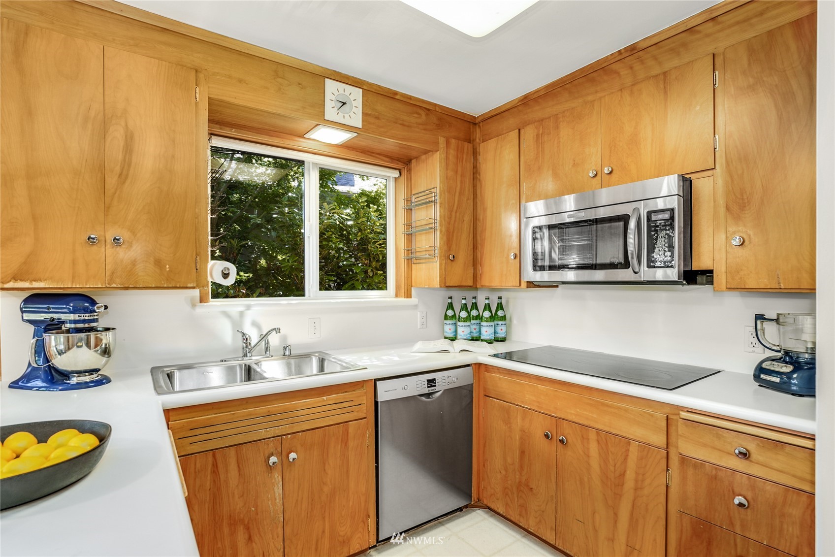 4101 Southwest Barton Street Seattle, WA 98136 - Photo 8 of 36 Gallery Image 8
