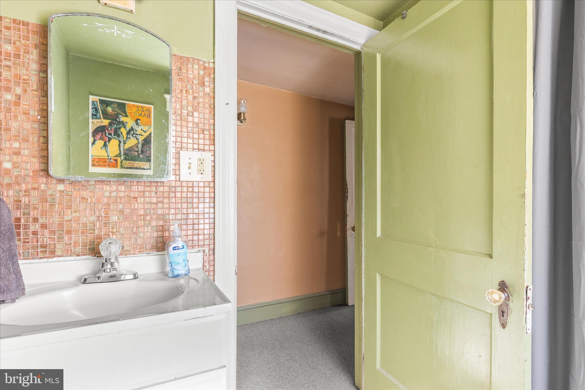 2425 Arlington Street York, PA 17402 - Photo 13 of 37 unit 1 Bath