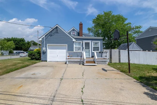 $599,000 | 145 West Lido Promenade, Unit PROM, Lindenhurst, NY 11757