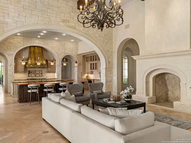 $4,400,000 | 15 Paseo Valencia, San Antonio, TX 78257