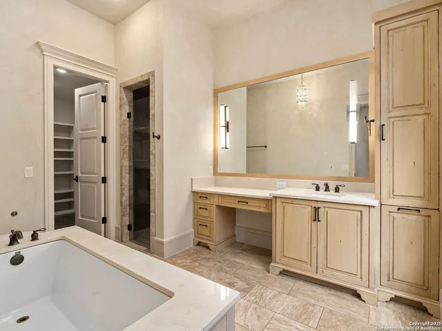 $4,400,000 | 15 Paseo Valencia, San Antonio, TX 78257