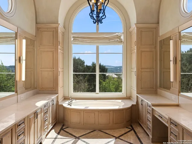 $4,400,000 | 15 Paseo Valencia, San Antonio, TX 78257