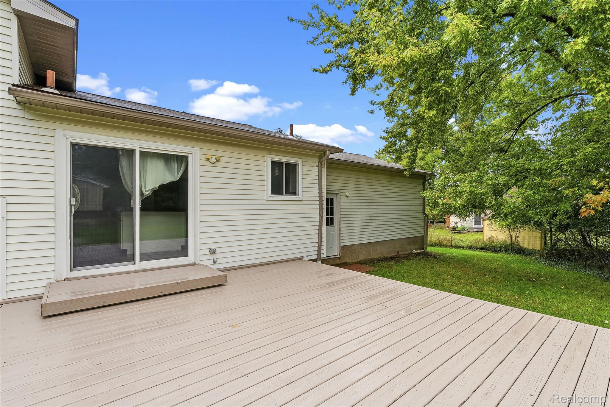 819 Alpine Trail Fenton, MI 48430 - Photo 36 of 41 Expansive outdoor deck with sliding glass door access