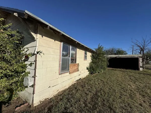 $37,999 | 105 East Washington Avenue, Electra, TX 76360