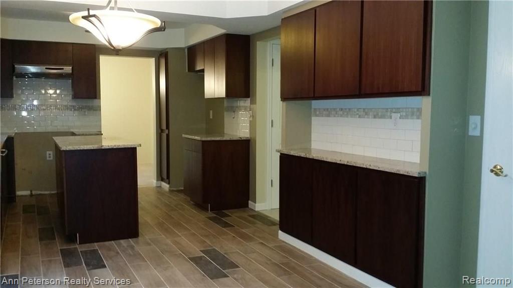 661 Ten Point Drive Rochester Hills, MI 48309 - Photo 11 of 43