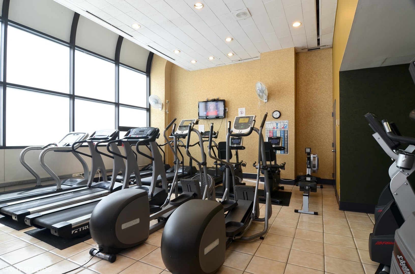 211 East Ohio Street, Unit 809 Chicago, IL 60611 - Photo 16 of 17 a view of a room with gym equipment