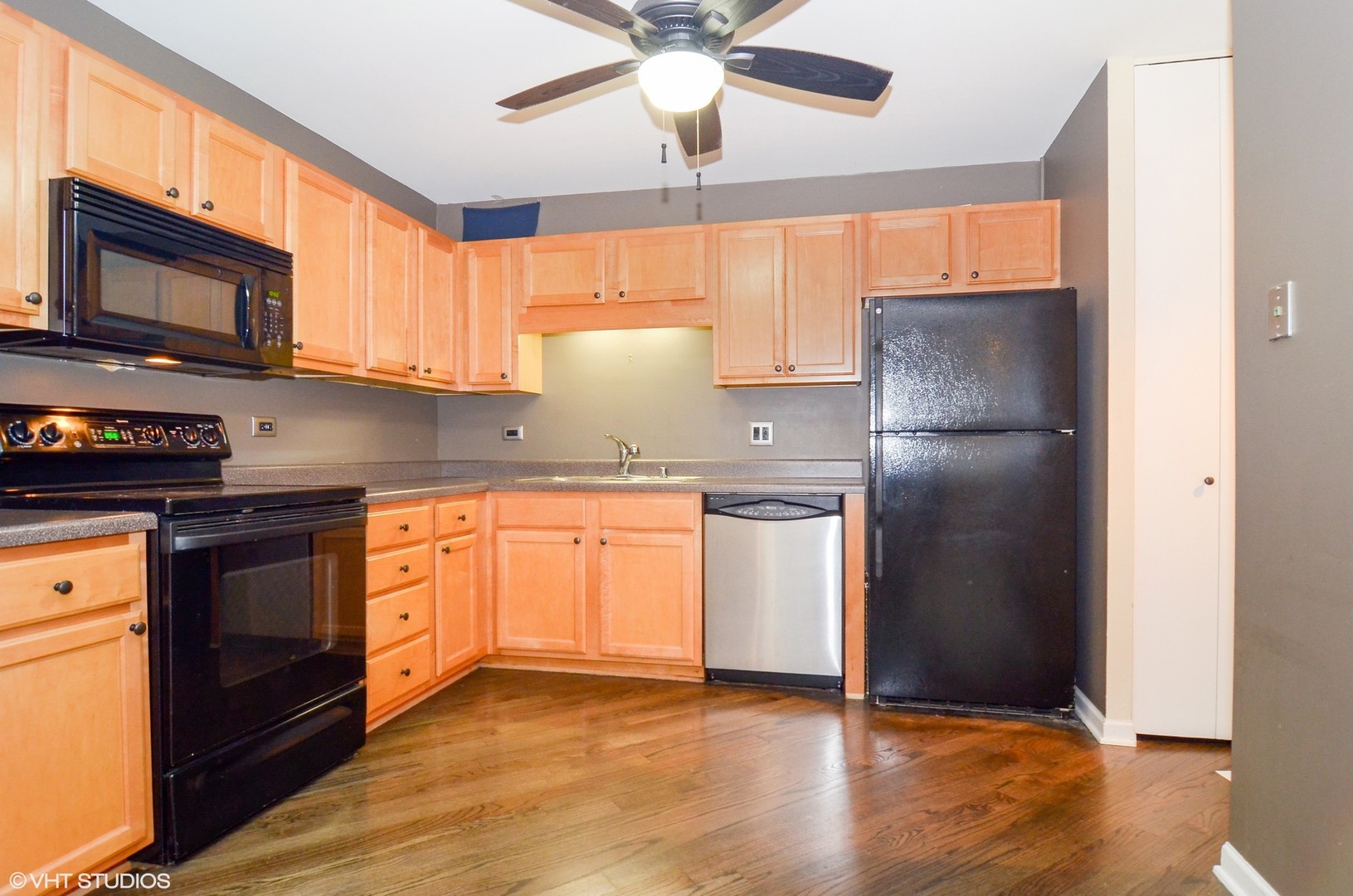 211 East Ohio Street, Unit 809 Chicago, IL 60611 - Photo 6 of 17 a kitchen with stainless steel appliances granite countertop a refrigerator a stove a sink and a microwave