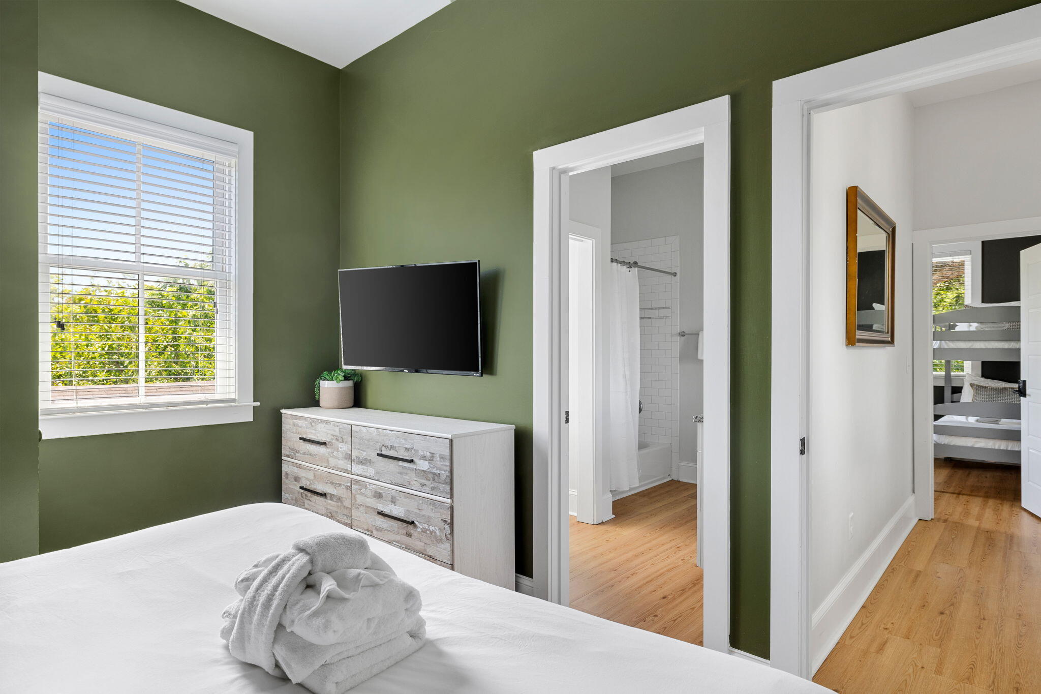 162 Spring Street, Unit E Charleston, SC 29403 - Photo 18 of 26