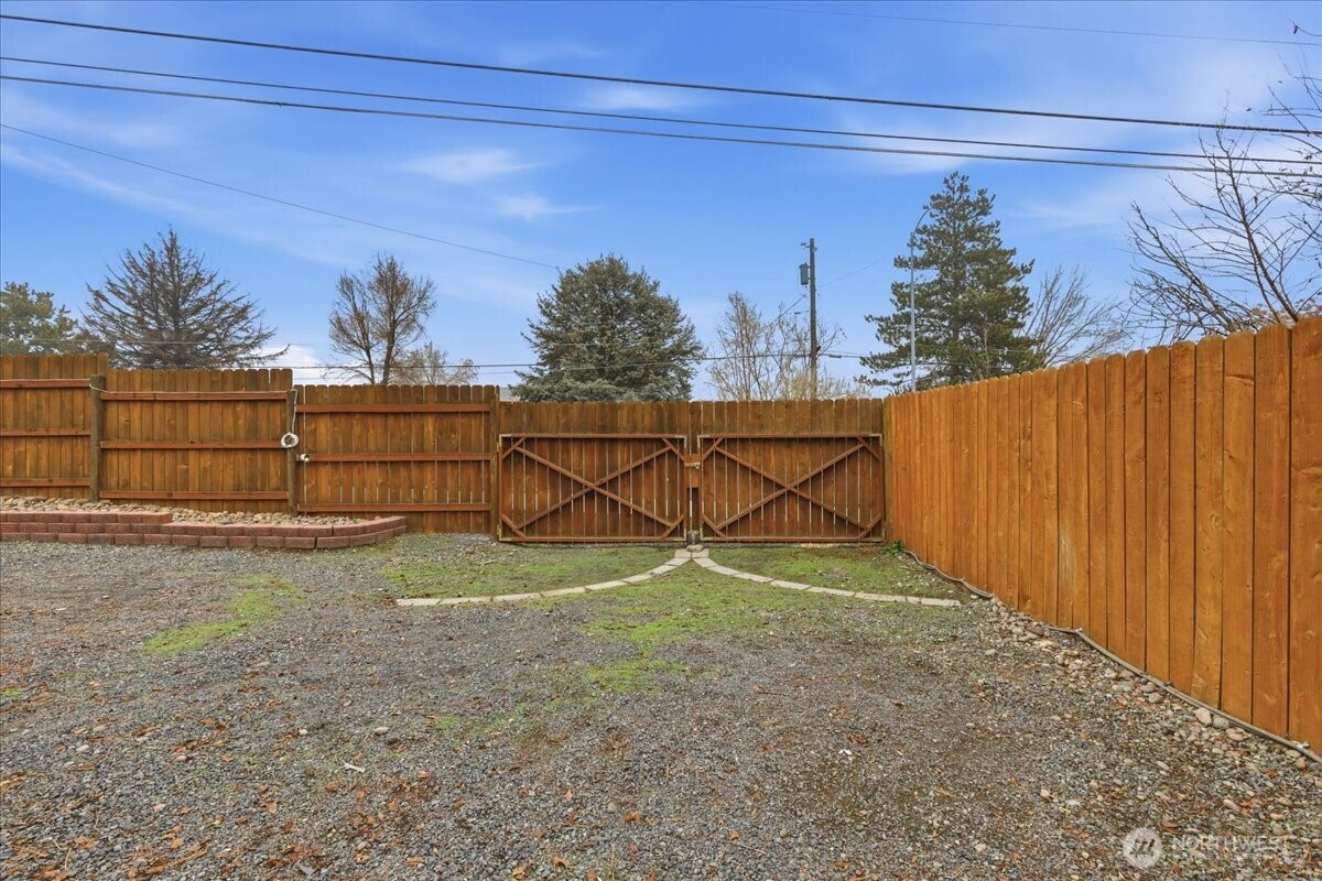 614 West Loop Drive Moses Lake, WA 98837 - Photo 22 of 33