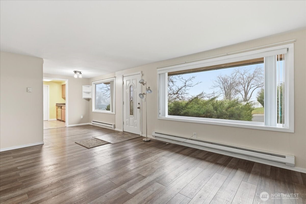 614 West Loop Drive Moses Lake, WA 98837 - Photo 3 of 33