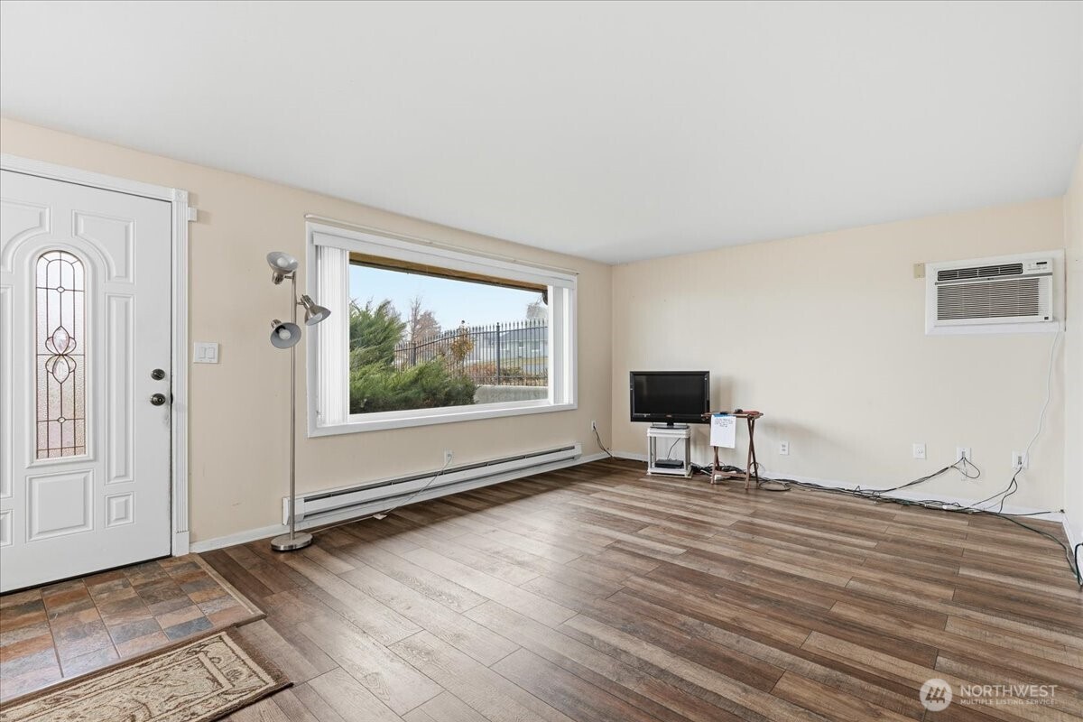 614 West Loop Drive Moses Lake, WA 98837 - Photo 4 of 33