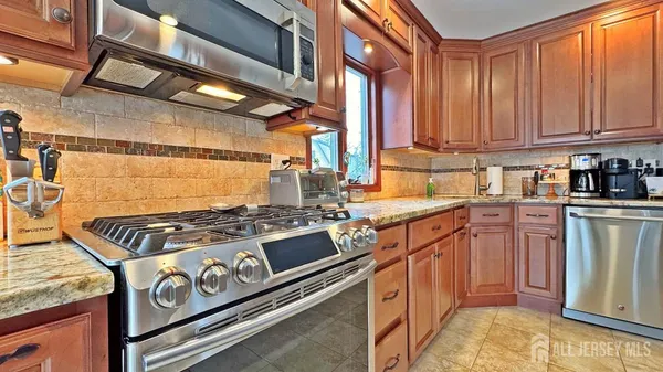 $899,000 | 19 Norton Street, Edison, NJ 08820