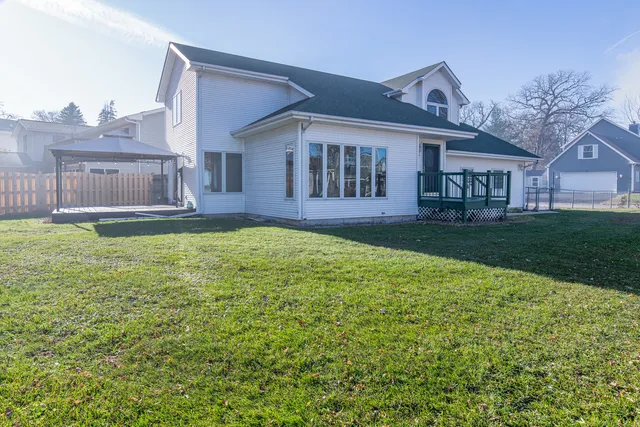 $359,900 | 97 Mark Lane, Fox Lake, IL 60020