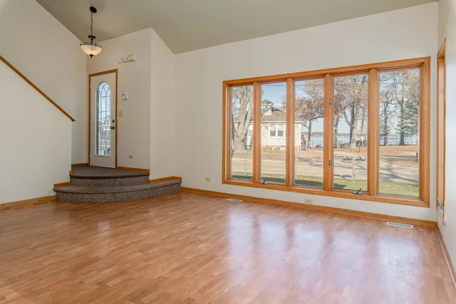 $359,900 | 97 Mark Lane, Fox Lake, IL 60020