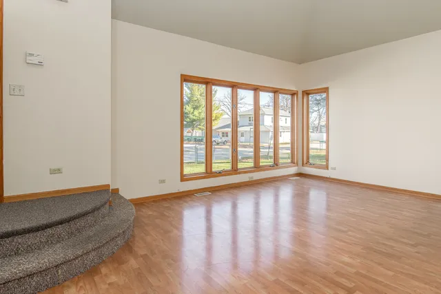 $359,900 | 97 Mark Lane, Fox Lake, IL 60020