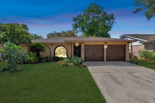 $1,825 | 13627 Greenridge Drive, Sugar Land, TX 77498