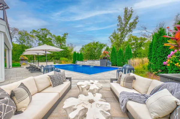 $2,950,000 | 21 Cherrywood Circle, North Oaks, MN 55127