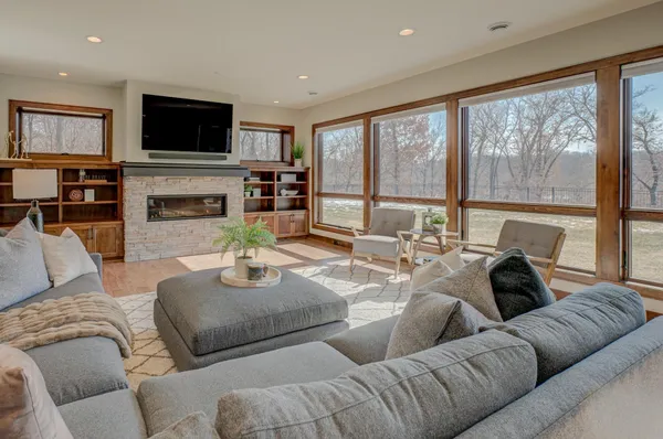 $2,950,000 | 21 Cherrywood Circle, North Oaks, MN 55127