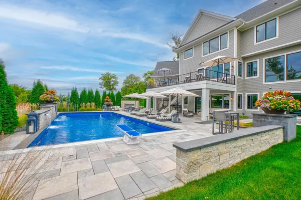 $2,950,000 | 21 Cherrywood Circle, North Oaks, MN 55127