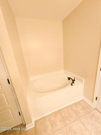 $2,200 | 212 Long Pond Drive, Sneads Ferry, NC 28460