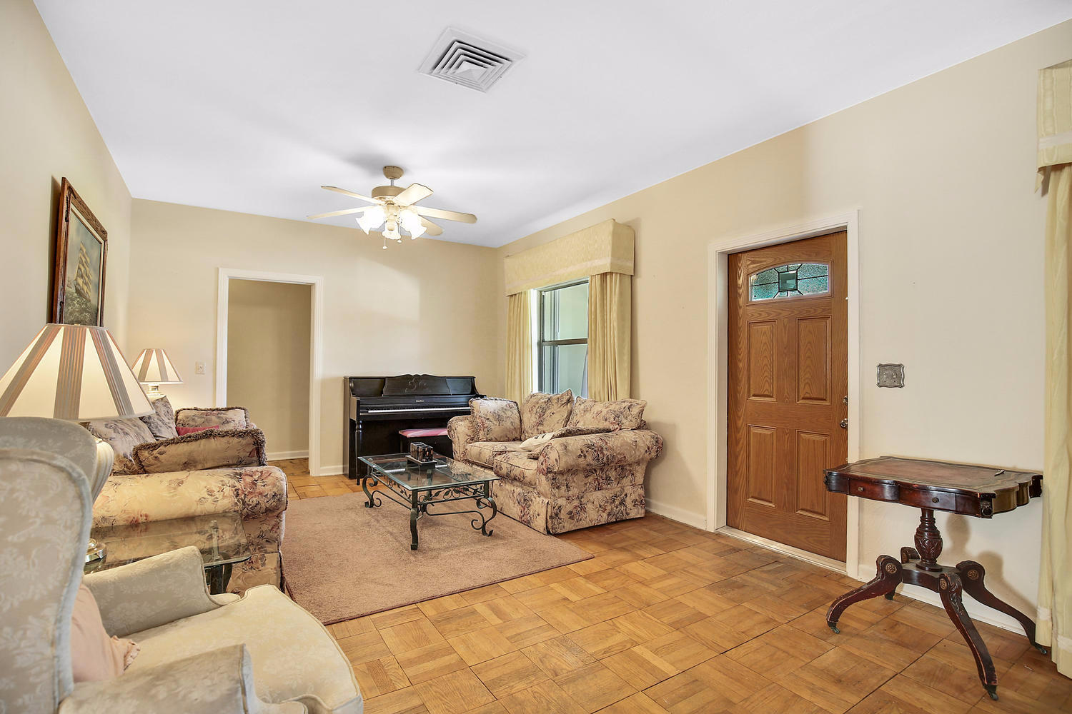 147 Gregory Road West Palm Beach, FL 33405 - Photo 4 of 20 Living Room