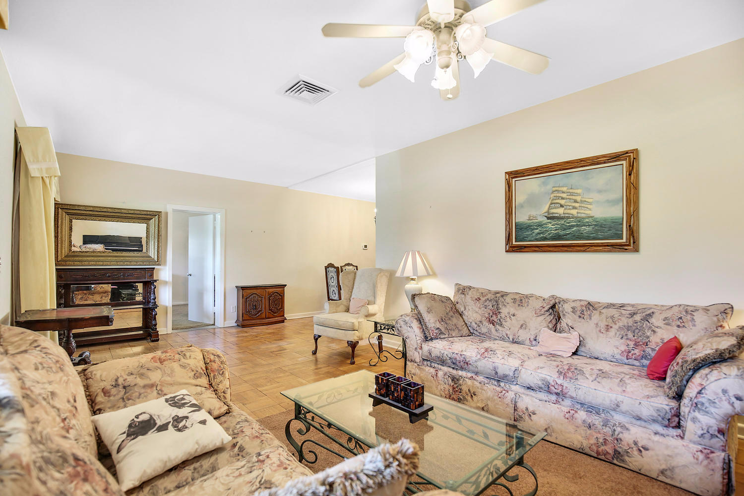 147 Gregory Road West Palm Beach, FL 33405 - Photo 5 of 20 Living Room