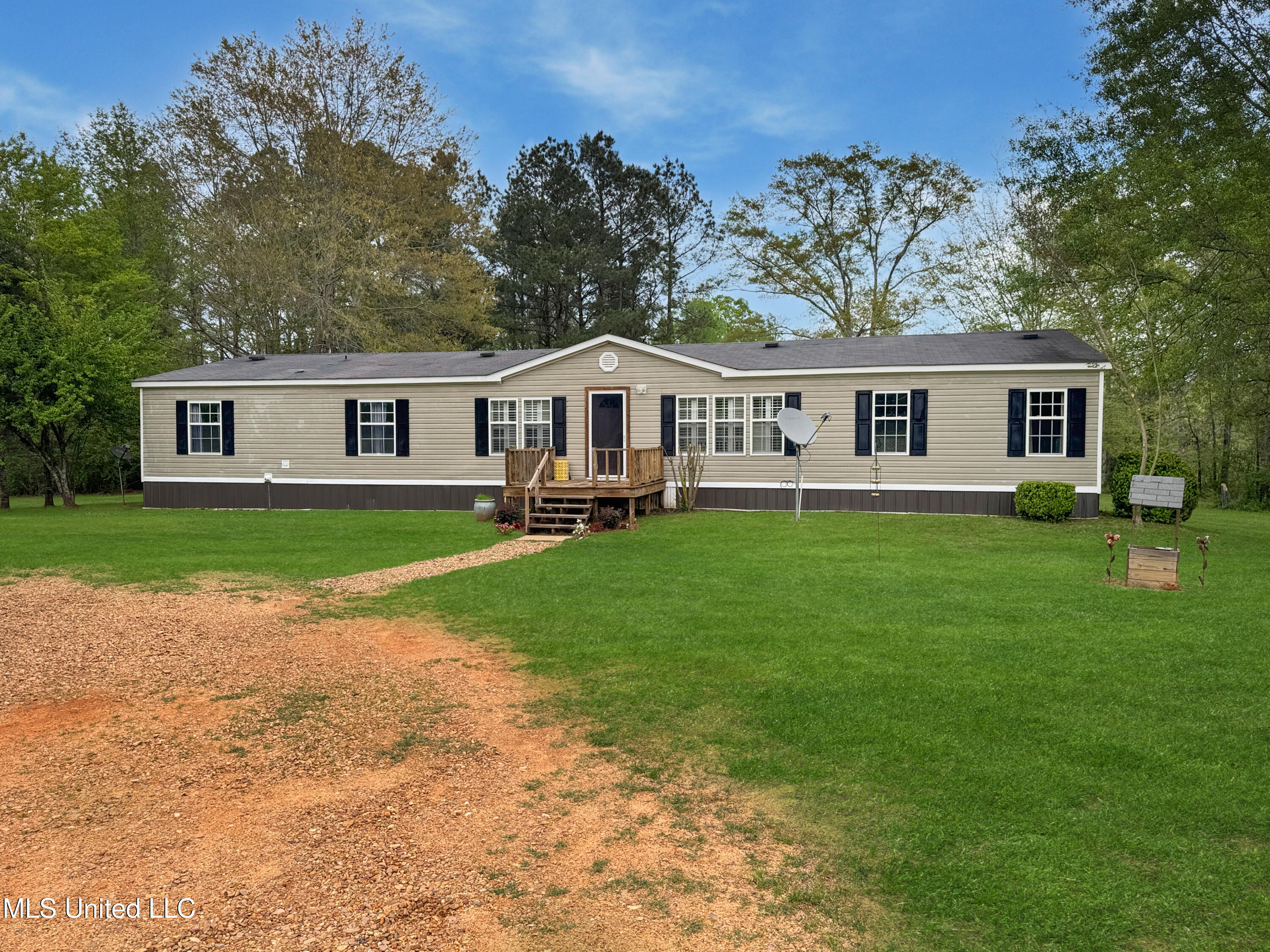 142 Pea Patch Drive Mendenhall, MS 39114 - Photo 2 of 37 e47db7dcd131ddf44805ecd7f480d6ec441d5385
