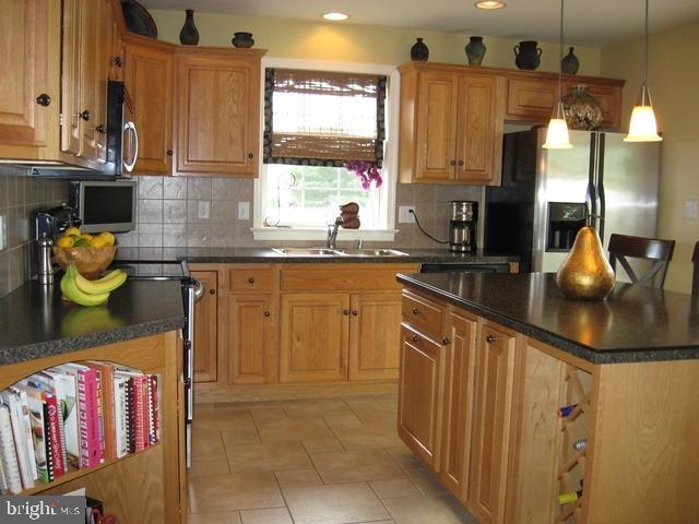13 Hurst Boulevard Lititz, PA 17543 - Photo 8 of 27