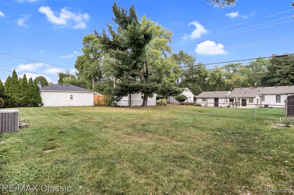 18248 Farmington Road Livonia, MI 48152 - Photo 25 of 30
