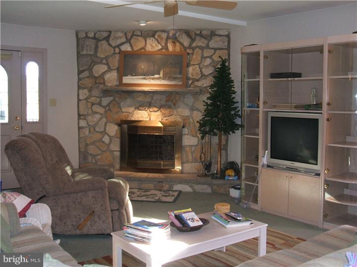 636 Hopewell Road Evesham, NJ 08053 - Photo 4 of 19 Family Room