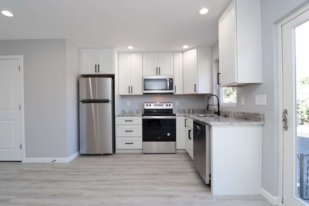 46-48 Ladd Street Springfield, MA 01109 - Photo 3 of 6 Gallery Image 3