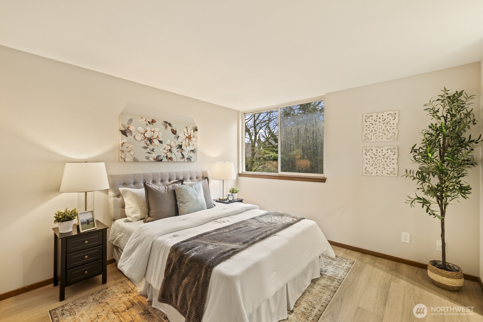 2350 10th Avenue East, Unit 227 Seattle, WA 98102 - Photo 15 of 34 a bedroom with a bed and a potted plant