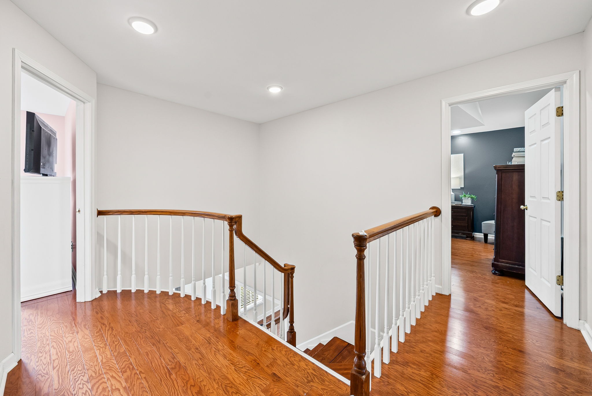508 Sheffield Road Hopkinsville, KY 42240 - Photo 29 of 65 a view of a hallway with wooden floor