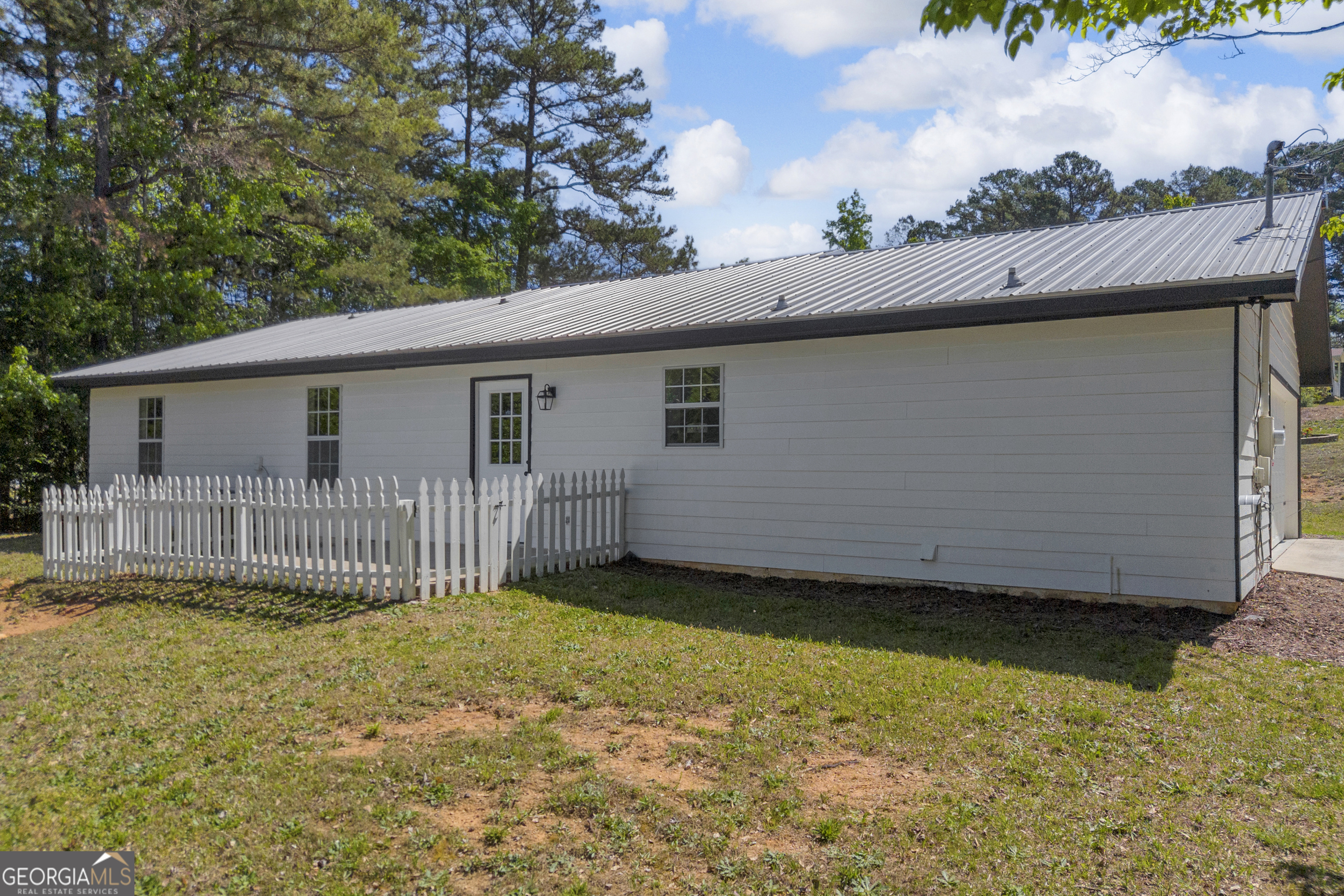 248 Highland Estates Commerce, GA 30529 - Photo 11 of 57