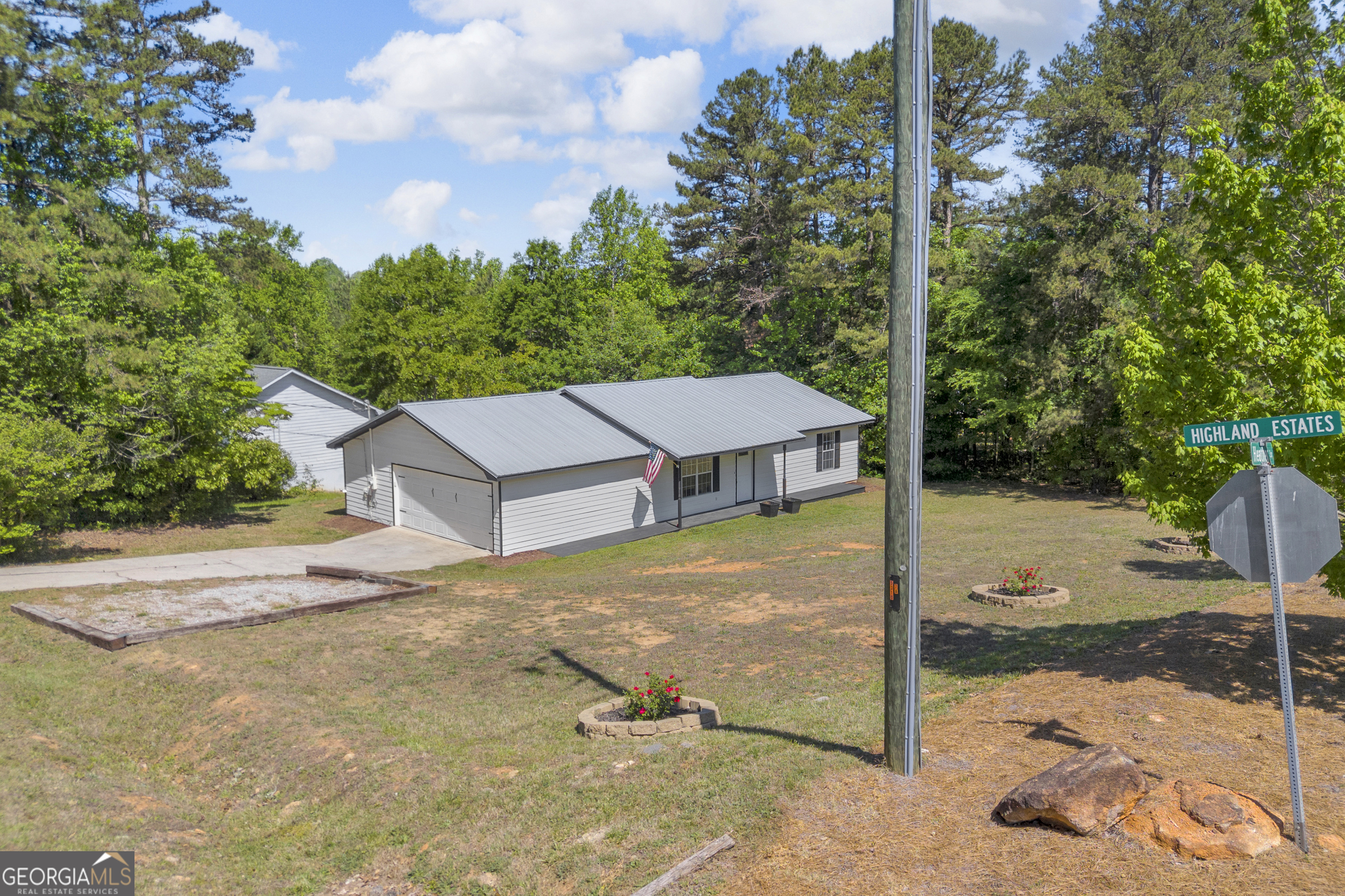 248 Highland Estates Commerce, GA 30529 - Photo 4 of 57 a view of a house with backyard and bushes