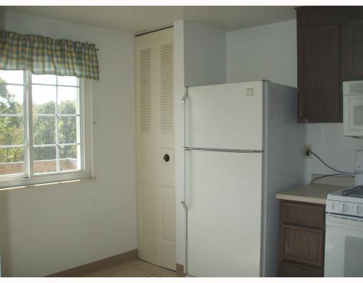 205 Countryside Drive McKees Rocks, PA 15136 - Photo 6 of 17 Kitchen.