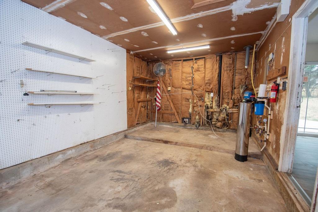 6200 Fieldcrest Drive Morrow, GA 30260 - Photo 17 of 19 a view of a room with gym equipment