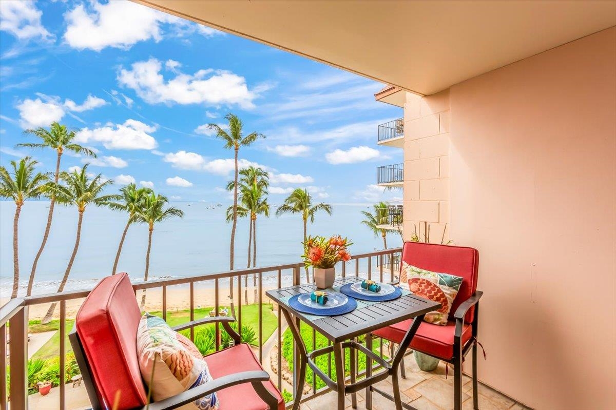 191 North Kihei Road, Unit 402 Kihei, HI 96753 - Photo 24 of 48 a balcony with table and chairs