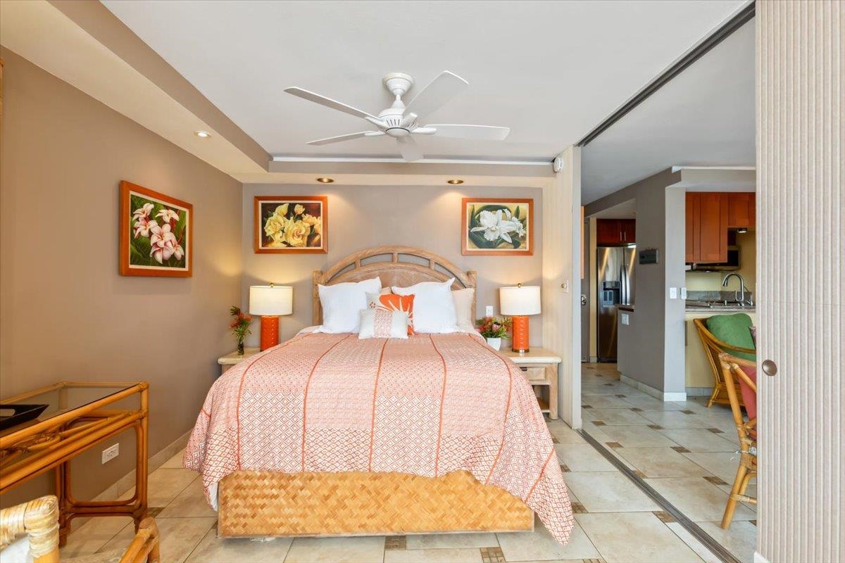 191 North Kihei Road, Unit 402 Kihei, HI 96753 - Photo 5 of 48 a bedroom with a bed and a chandelier