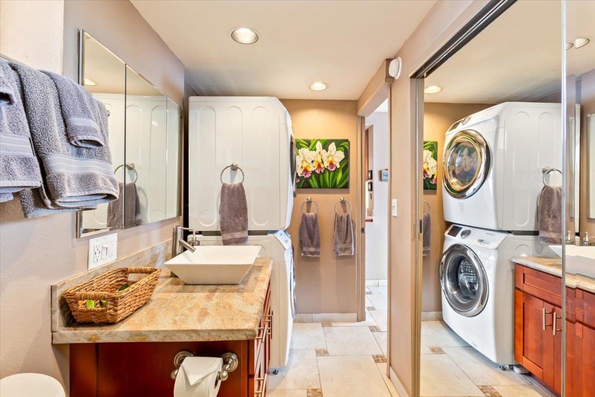 191 North Kihei Road, Unit 402 Kihei, HI 96753 - Photo 7 of 48 a dining room with furniture and a fireplace