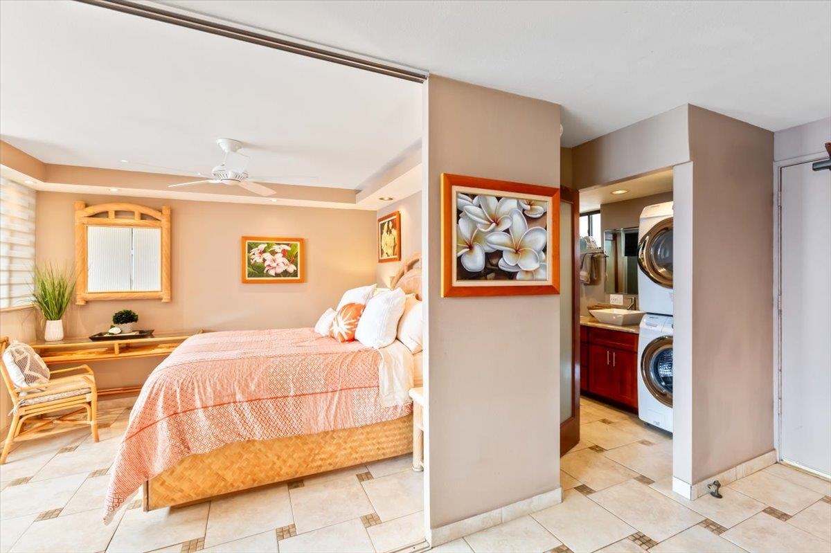 191 North Kihei Road, Unit 402 Kihei, HI 96753 - Photo 9 of 48 a bedroom with a bed and a large mirror on the dresser