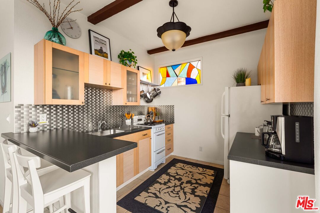 2154 Beech Knoll Road Los Angeles, CA 90046 - Photo 16 of 24