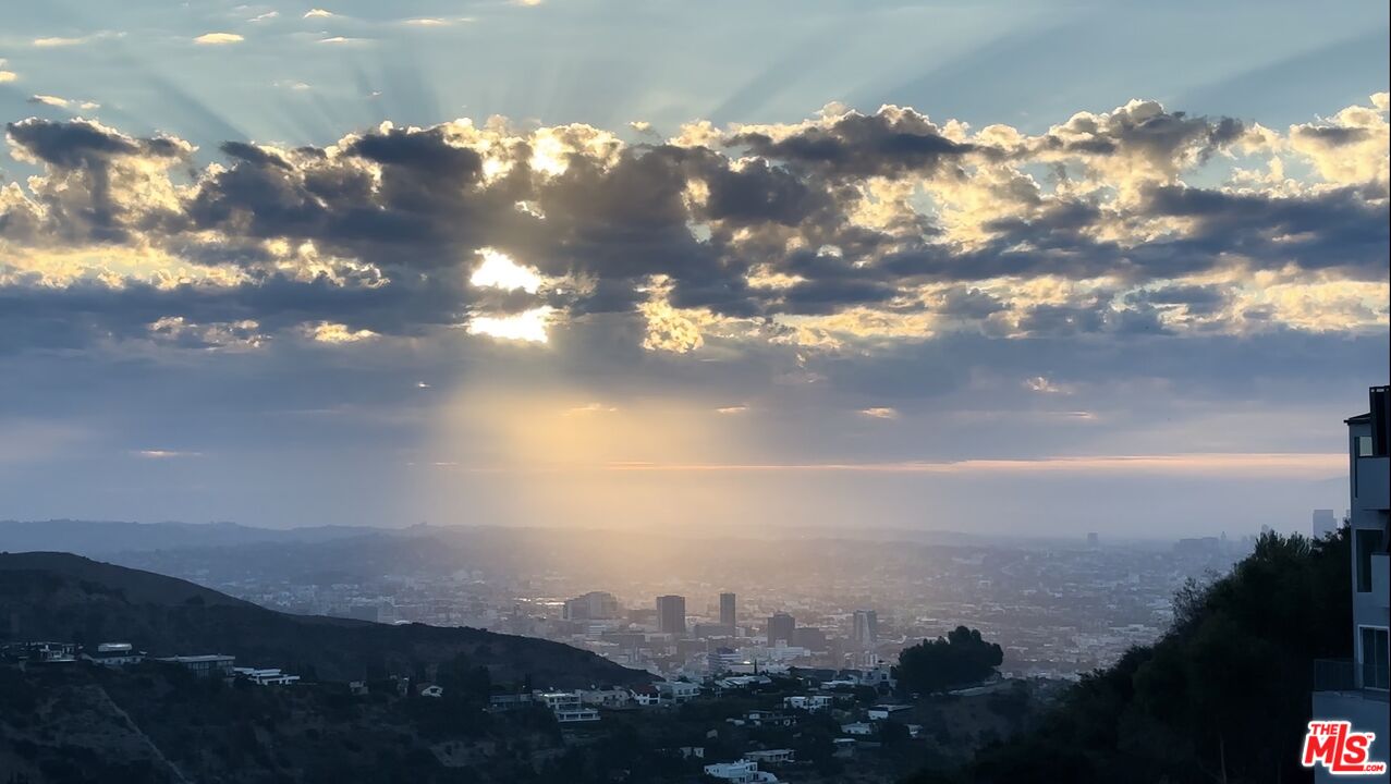 2154 Beech Knoll Road Los Angeles, CA 90046 - Photo 2 of 24