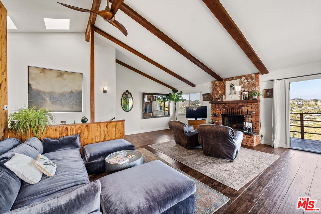 2154 Beech Knoll Road Los Angeles, CA 90046 - Photo 4 of 24