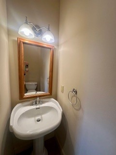 25 Max Drive Paris, TN 38242 - Photo 13 of 32 a bathroom with a sink and a mirror