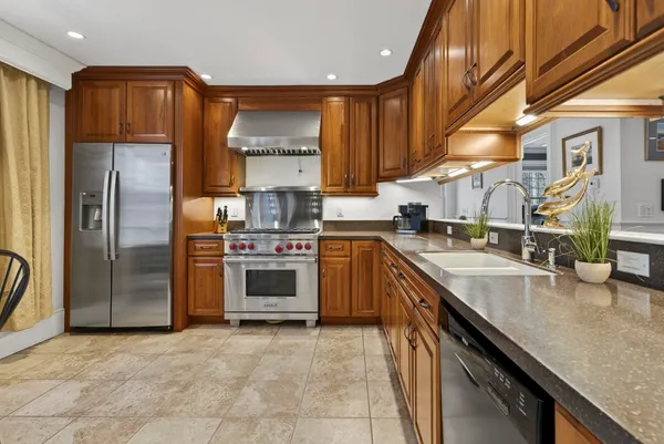 $3,700,000 | 51 Pond Street, Newton, NH 03858