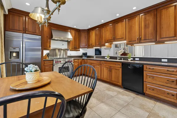 $3,700,000 | 51 Pond Street, Newton, NH 03858