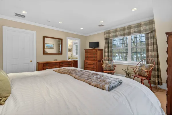 $3,700,000 | 51 Pond Street, Newton, NH 03858
