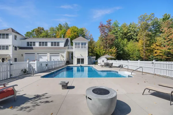 $3,700,000 | 51 Pond Street, Newton, NH 03858